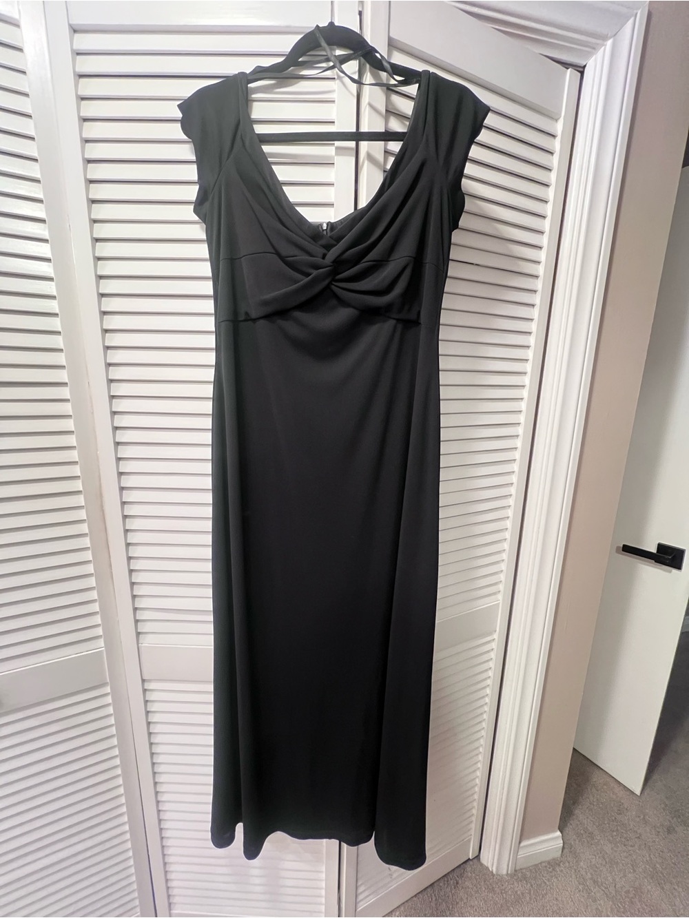 David Meister Black Twist-Front Cap-Sleeve Maxi Dress